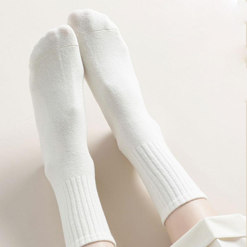 Women White Cotton Socks Winter Mid Tube Solid Color Sports Socks Harajuku Korean Style