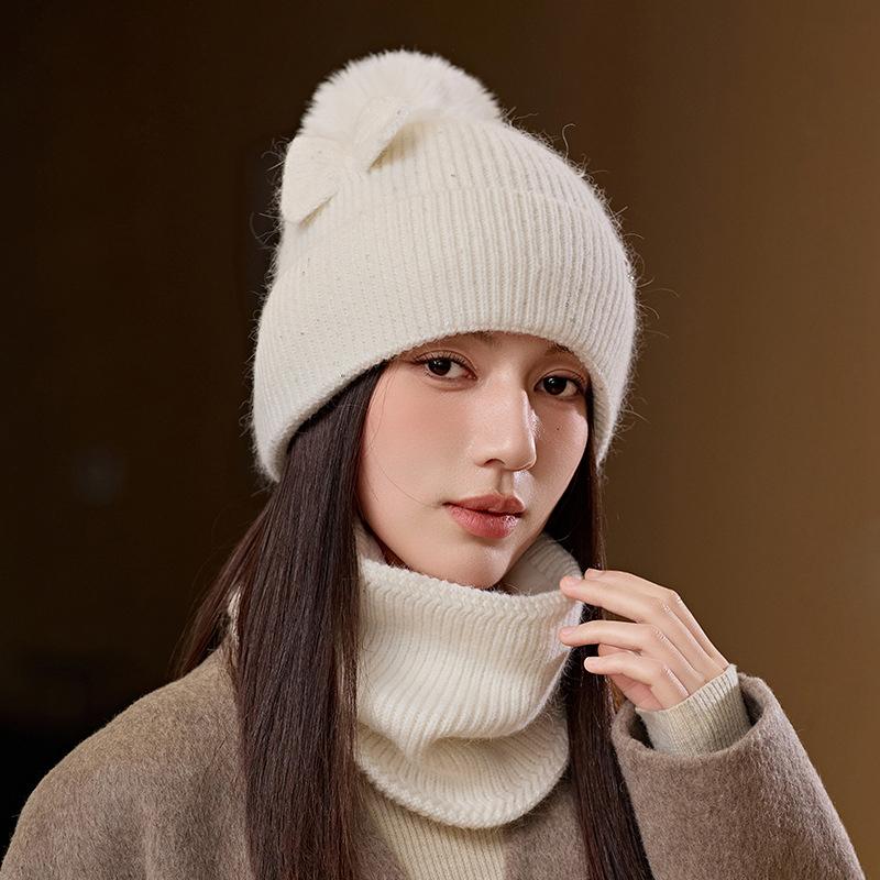 Вязаная шапка из кроличьей шерсти — фото 6