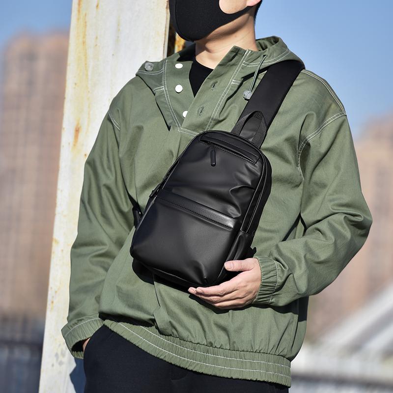 1 stk Herremote Trend Brystveske, Stor Kapasitet Crossbody-veske, Flerlags Oppbevaringsveske, Veldig Egnet for Gå Ut, Reise, Daglig Bruk