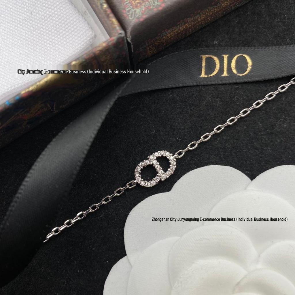 Women's Minimalist Diamond-Inlaid Letter Bracelet - Versatile Daily Wear Jewelry