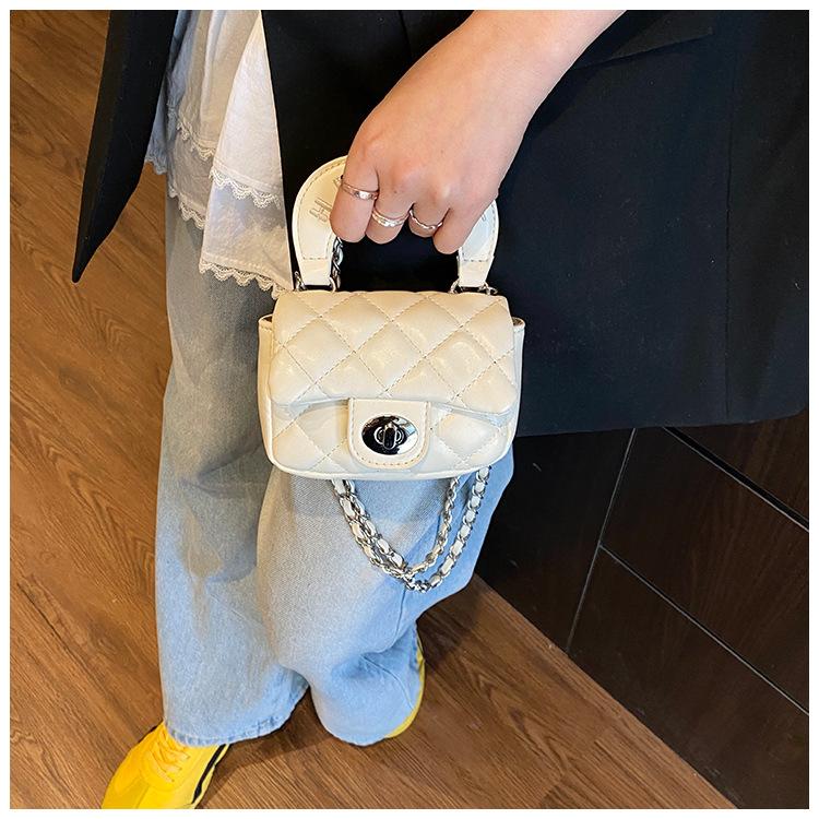 

Fashion Xiaoxiangfeng lock bag women s 2025 new silver diamond chain bag niche design shoulder messenger bag білий