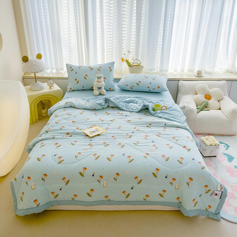 Ultra-Soft Summer Cooling Quilt - Lightweight, Breathable & Skin-Friendly with Embossed Floral Print Design for All Seasons - Perfect for Bedroom