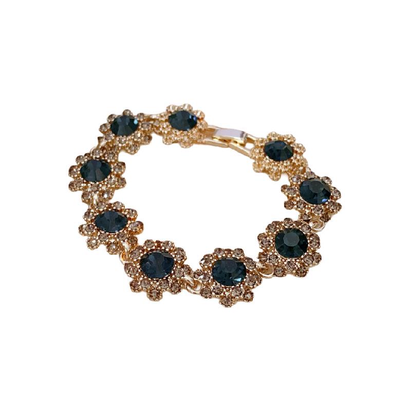 Vintage Jewelry Set: Silver Needle Diamond-Studded Floral Stud Earrings, Bracelet & High-End Luxury Necklace for Women