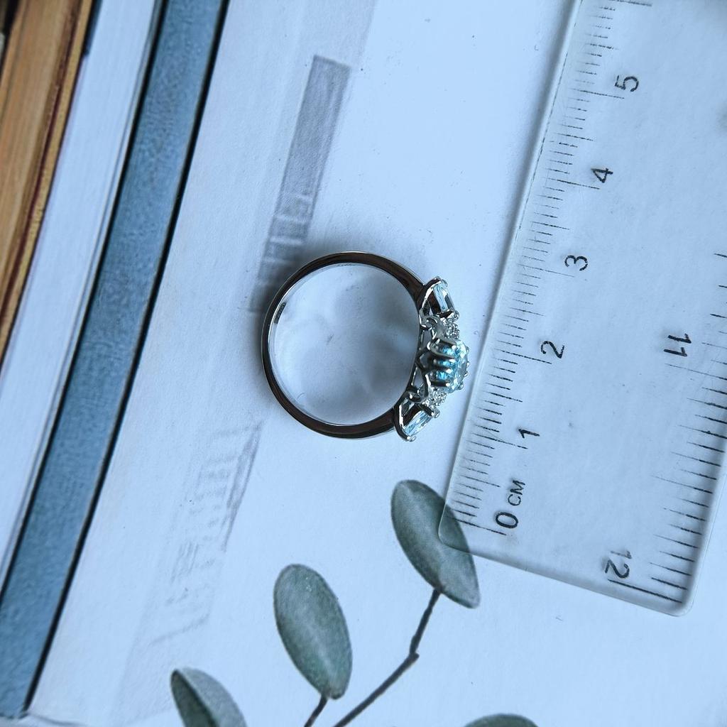 Silver Ring with Natural Topaz 2.048ct, Item Weight 2.91 G (2188278)