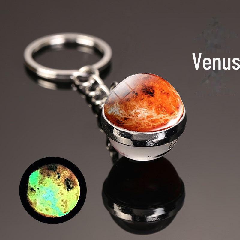 Oboustranná křišťálová galaktická klíčenka s designem planet a měsíce