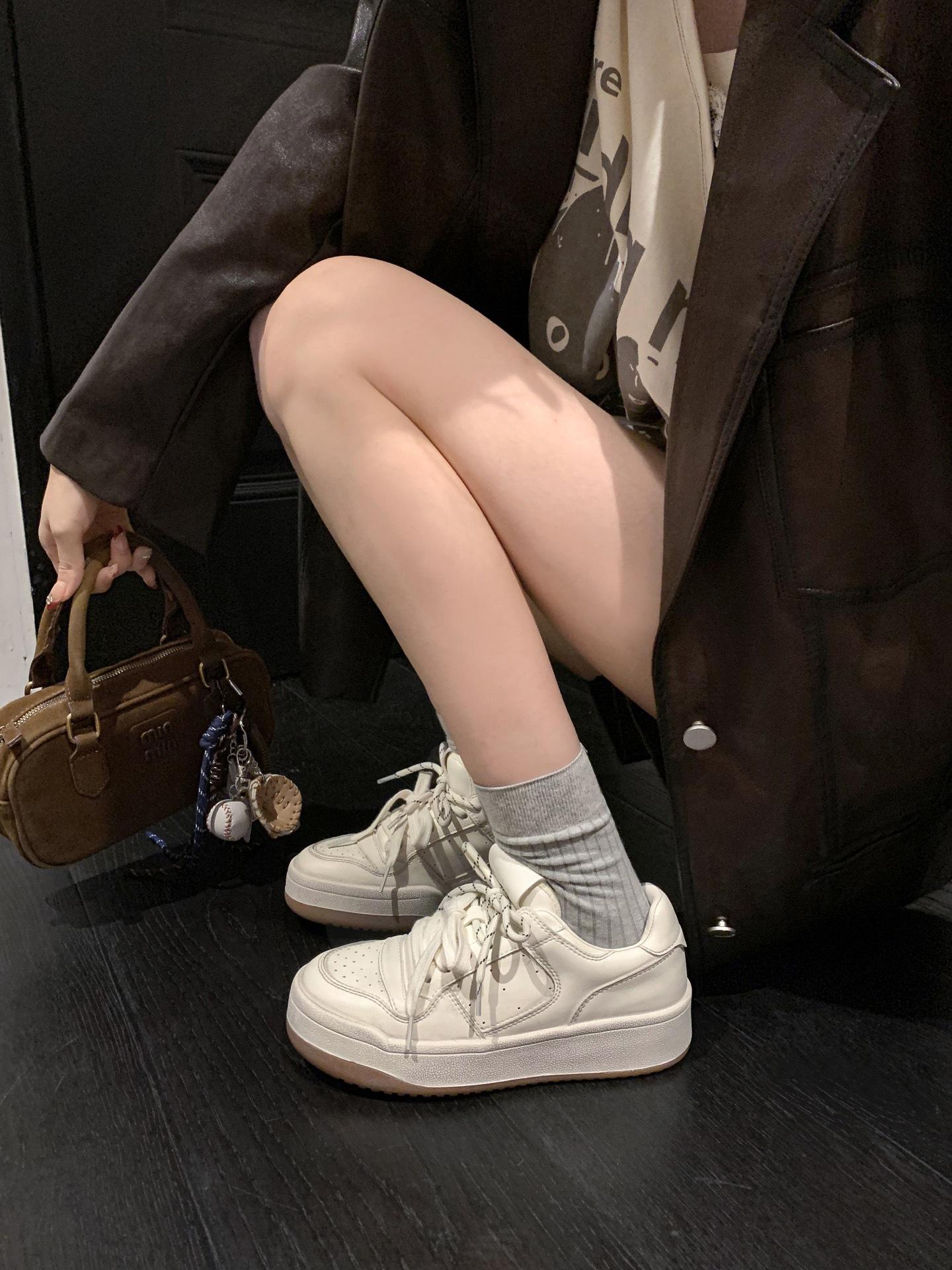 

Кожаные ретро немецкие тренировочные кроссовки женские 2025 новые легкие с мягкой подошвой повседневные кеды популярные студенческие повседневные кроссовки тренд 40 белый