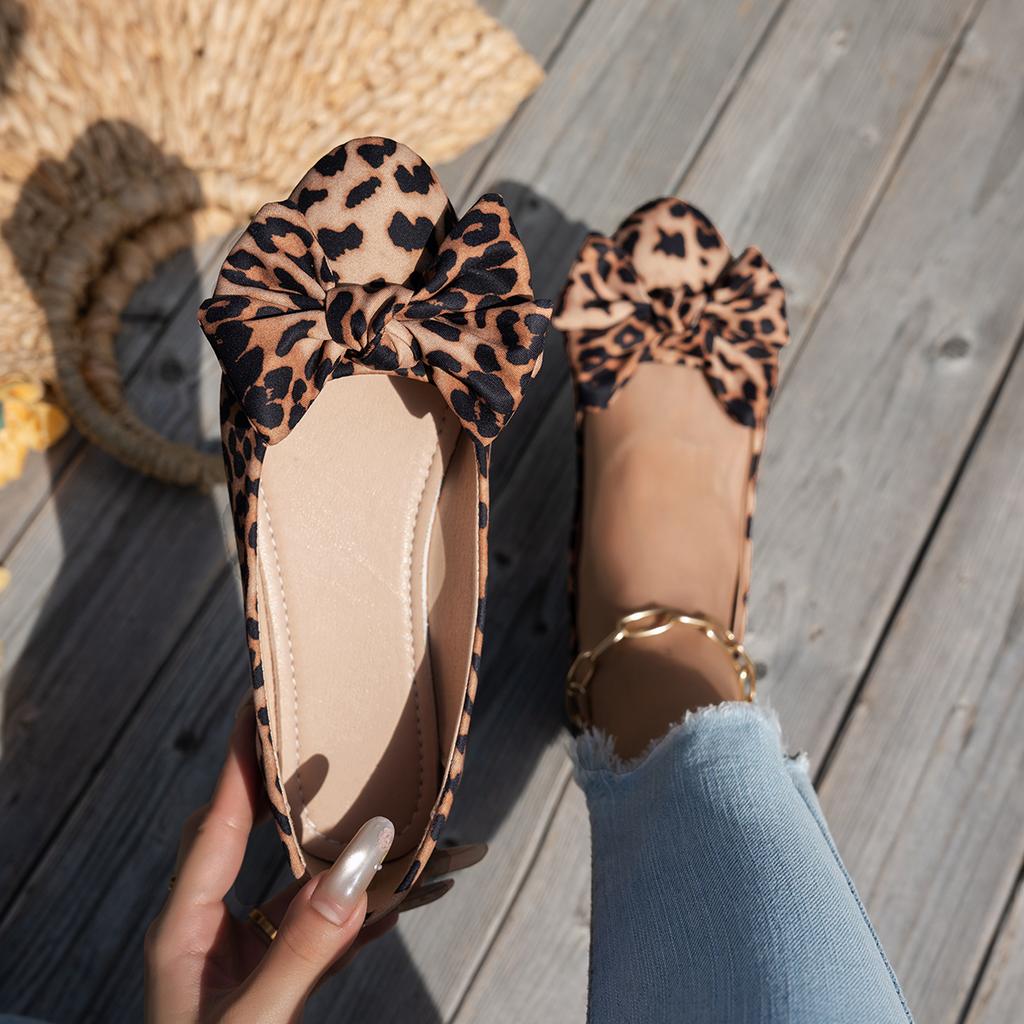Women Flats Shoes Spring Autumn 2026 New Shoes Women Fashion Lightweight Flat Loafers Shallow Comfortable Outdoor Sneakers Women