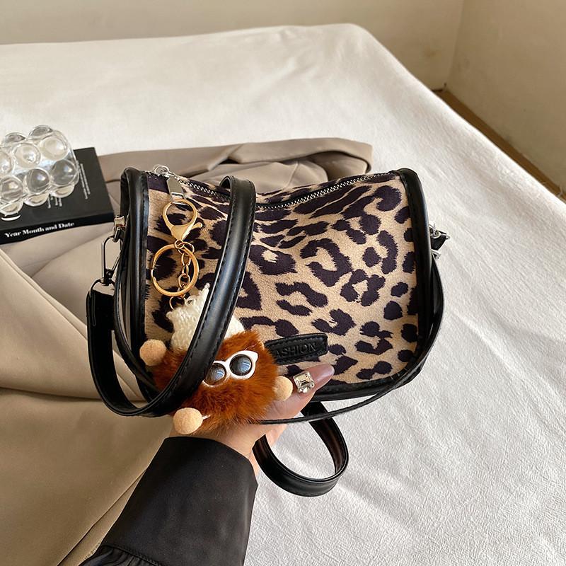 Trendy Leopard Print Pu Shoulder Bag For Daily Use Stylish And Versatile Design