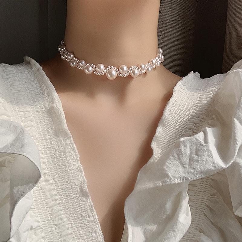 Real gold electroplated pearl and diamond-inlaid floral necklace, niche, fashionable, versatile collarbone chain, elegant and high-end accessory