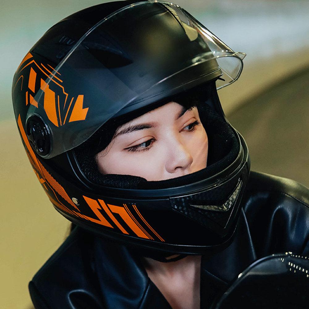 Motorcycle Street Bike Helmet Full Face Safety Helmet Comfortable & Breathable with Single Visor Neck Scarf Anti-Dust Bag for Men & Women All Seasons