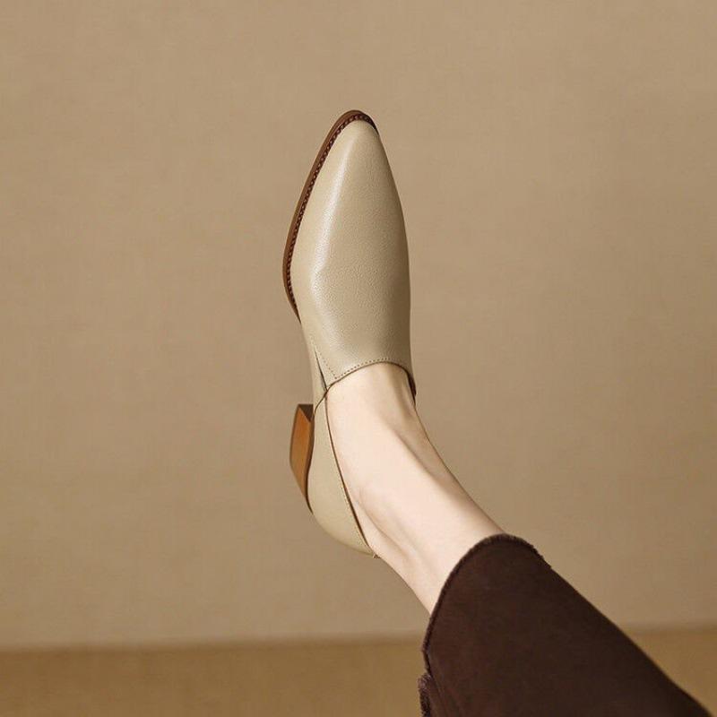 Pointed soft leather spring and autumn new thick heel medium heel single shoes