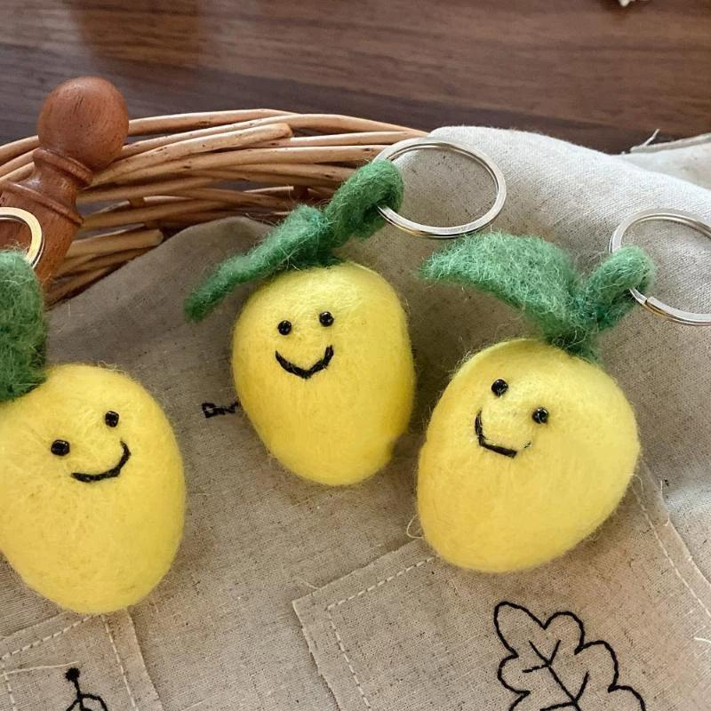 Eco-Friendly Felt Green Vegetable Keychain Adorable Lightweight Bag Pendant Schoolbag Ornament for Students Daily Use