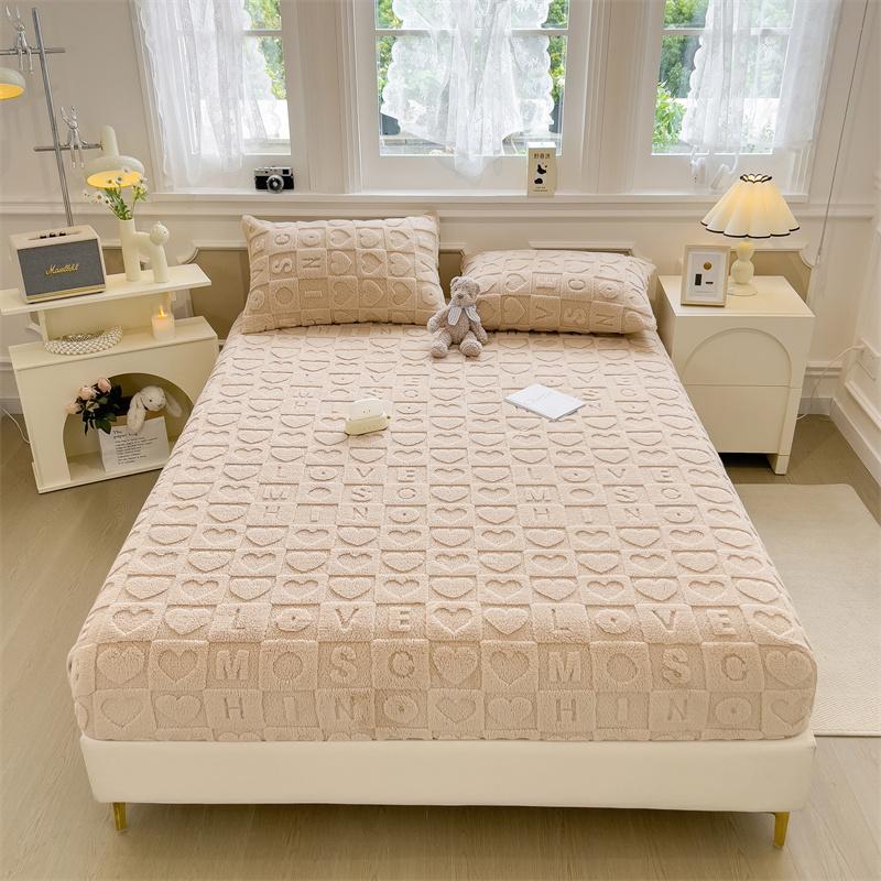 Hřejivé sametové prostěradlo s gumou, chránič matrace s motivem srdce, taftové přehozy na jednolůžko/dvoulůžko