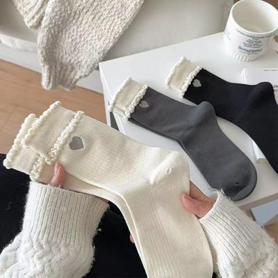 Blasen-Spitzen-Socken, Damen-Kniestrümpfe mit herzförmiger Stickerei, Süße gekämmte Baumwollsocken, Vielseitiger Schulstil