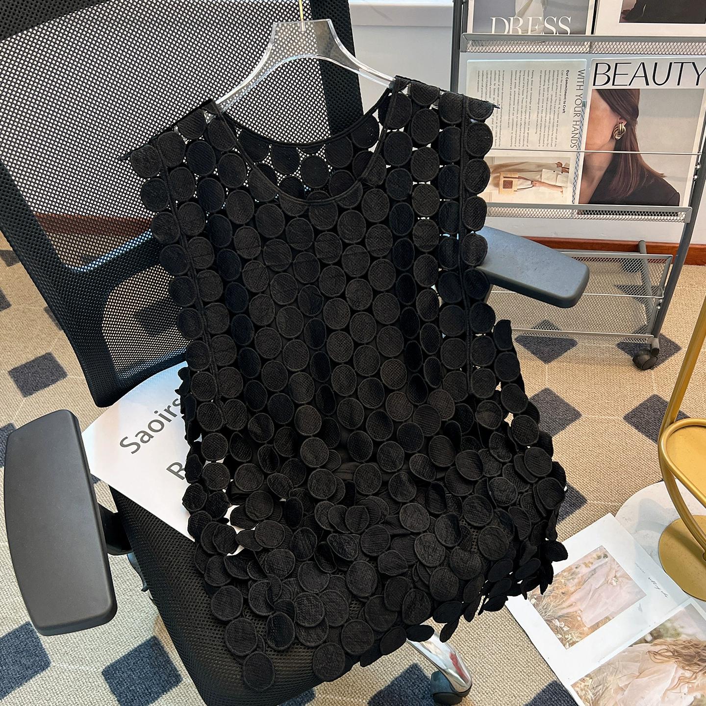 

DIMANAF 2025 Новая футболка Женский вязаный кружевной жилет Без рукавов Ажурный Летний Базовые топы Футболки Свободные One Size чёрный