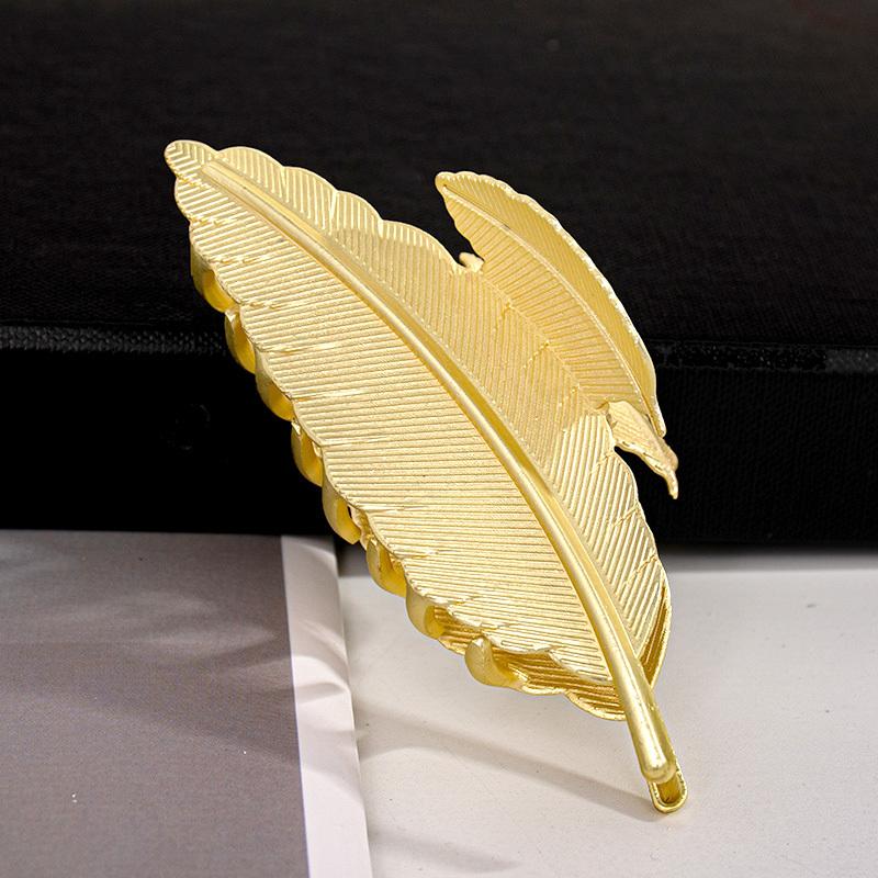 Punk Mattgold Metall Haarspangen Damen Kopfschmuck Mode Geometrisch Schmetterling Herz Krabbenklemme Für Dickes Haar Accessoires