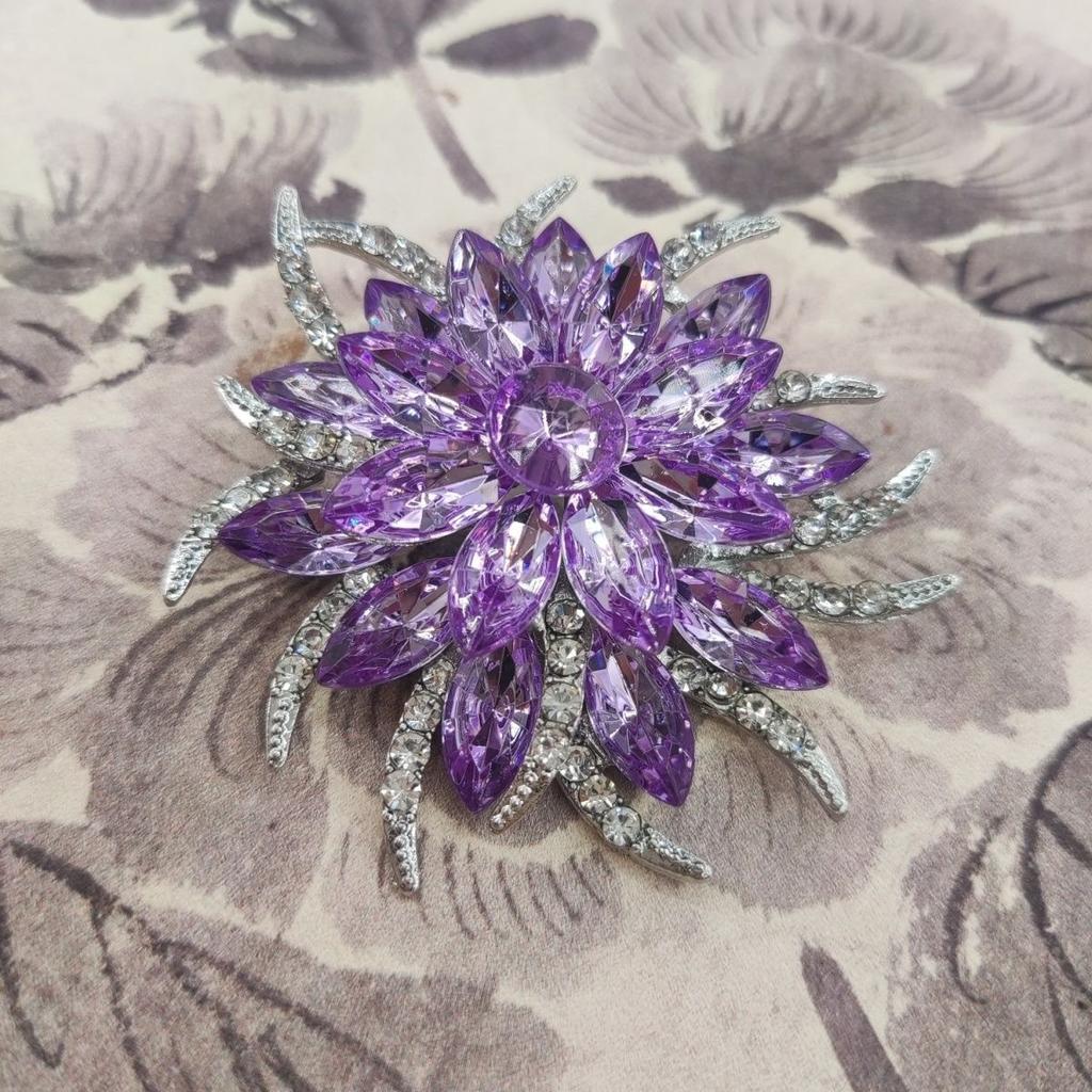 Luxuriöse Blumenbrosche Damen Anstecknadel Anzug Accessoires Schmuck Kristall Einfache Sonnenblumenbrosche