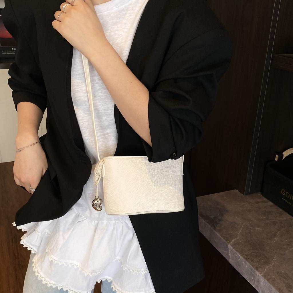 Niche Design Casual Shoulder Bag Women'S Commuter Oblique Span Small Bag Hand Carrying Bucket Bag