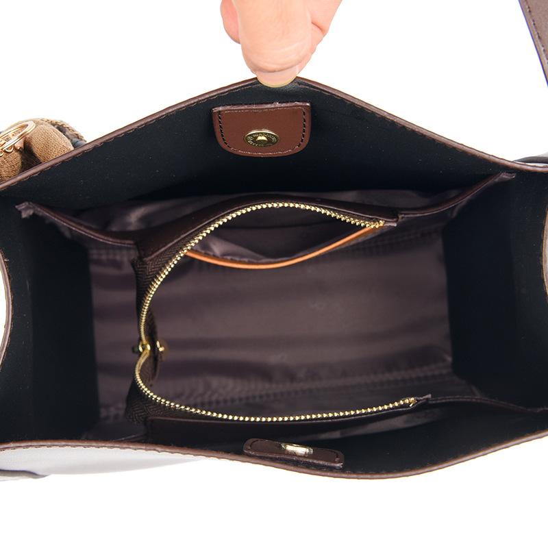 Fashionable Large Capacity Tote Bag for Women Commuting One-shoulder Handbag Commuting Bag Office Worker Light Luxury Niche Bag