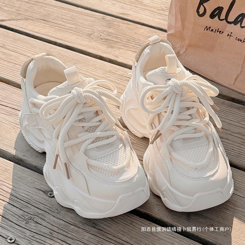 Chaussures de Papa Fille 2025 Printemps et Été Nouvelles Chaussures en Maille Respirante avec Pantalon à Jambe Large Chaussures Blanches à Plateforme Baskets