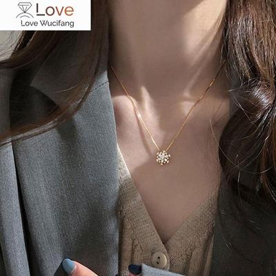 Women Girls Popular Snowflake Shining Crystal Necklace Rhinestone Snow Pendant Necklaces New Year Gift Jewelry