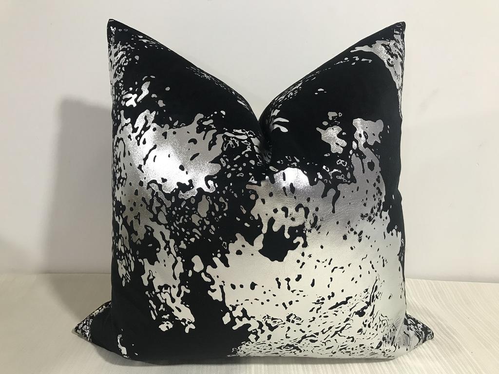 Custom Luxury Hotel Throw Pillow Cushion Cover Velvet Fabric Woven Animal Printing Soft Living Textured Black White Piping