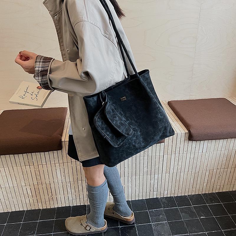 Women's Large Capacity Crossbody Bucket Bag - Chic, Simple, Daily Commute Shoulder Bag with Light Luxury Design