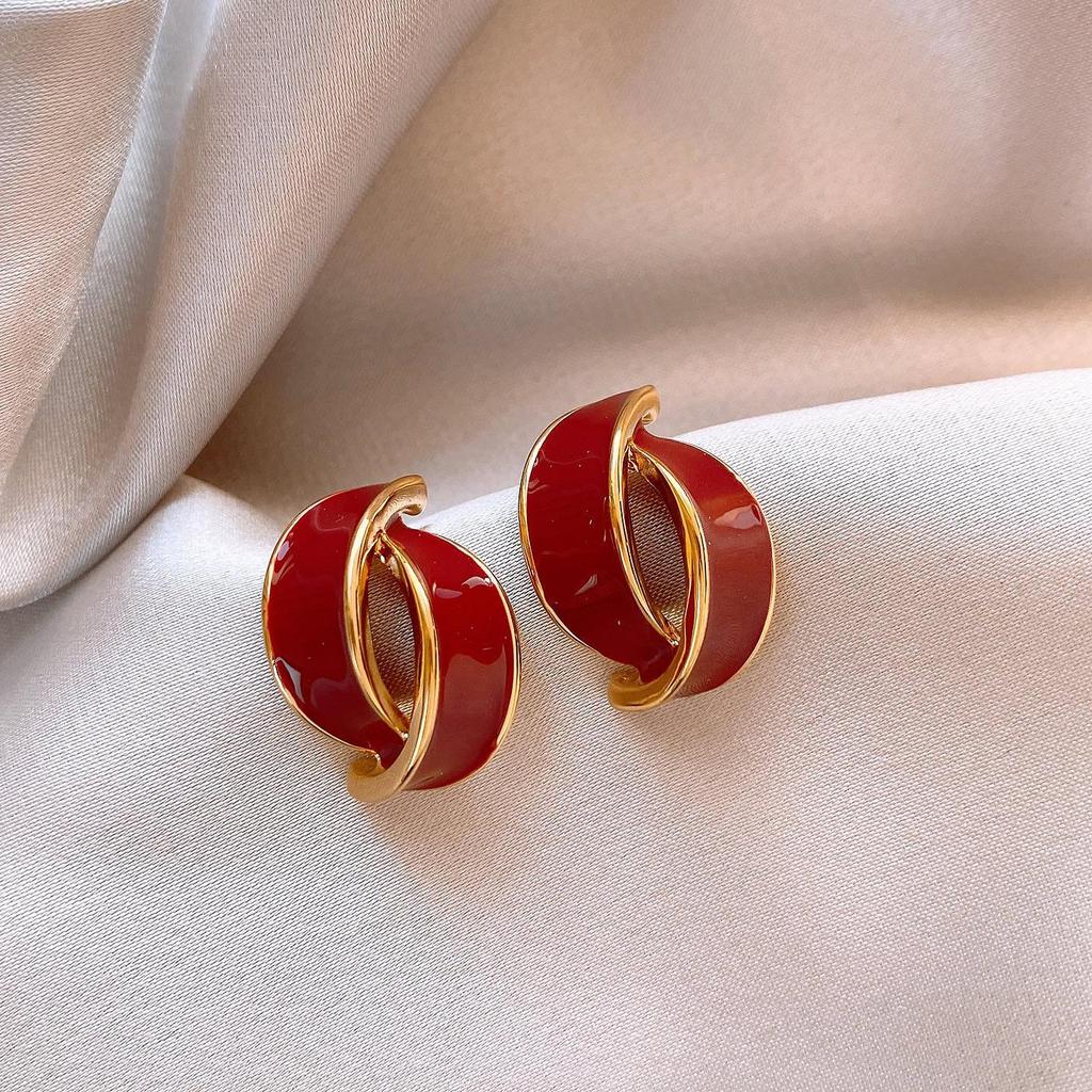 Niche Geometric C-Shape Dripped Glaze Stud Earrings - Retro Light Luxury Design, Unique Accessories for Women