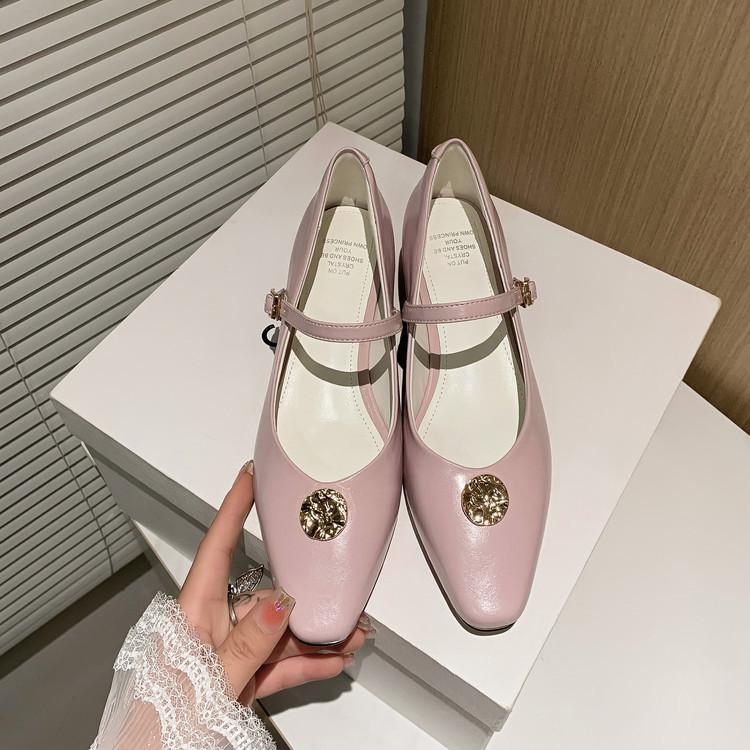 Lady Fan Xiaofangtou one-word buckle Mary Jane shoes 2025 spring and summer new low-heeled leather women's shoes