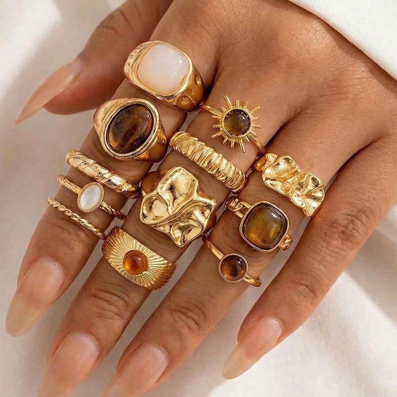 Exaggerated European & American Style Women's Luxury 8-Piece Retro Ring Set