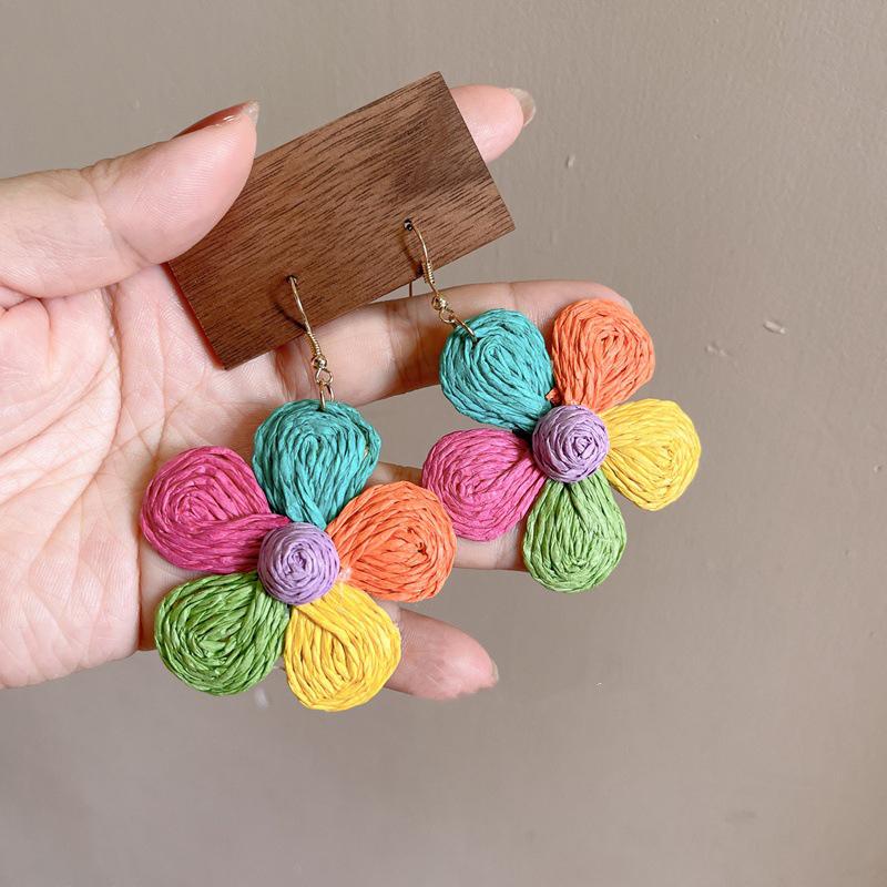 Handmade Woven Raffia Straw Sun Flower Drop Earrings for Women Rattan Floral Hanging Colorful Earrings Summer Beach Jewelry