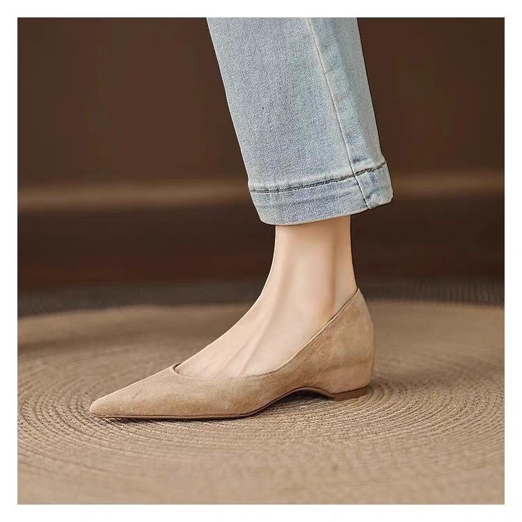 French retro shallow mouth single shoes women's pointed 2025 new leather shoes spring and autumn versatile women's shoes inner height increase work s