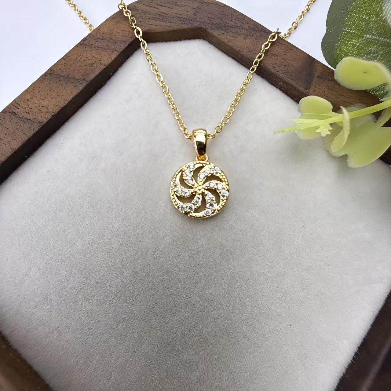 18K Gold-Plated Windmill Style Necklace with Diamond Accents - Fashionable Copper Alloy Design золотой