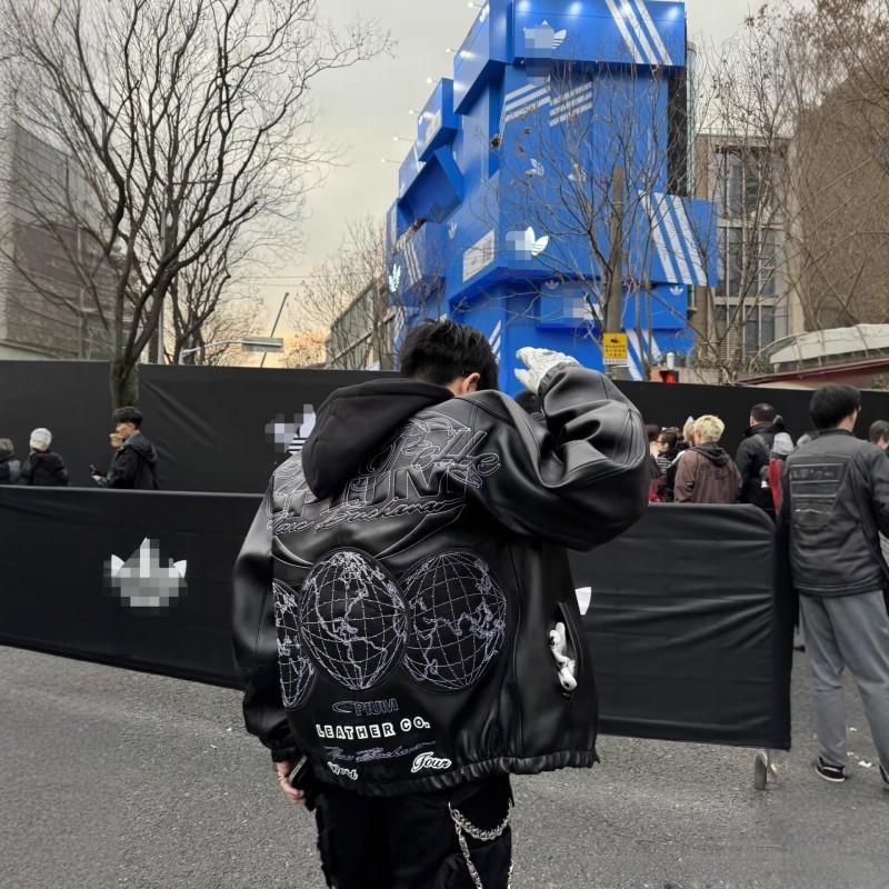 Herren Streetwear PU-Lederjacke mit Nieten Kapuze Übergroßer Schnitt Modische Oberbekleidung