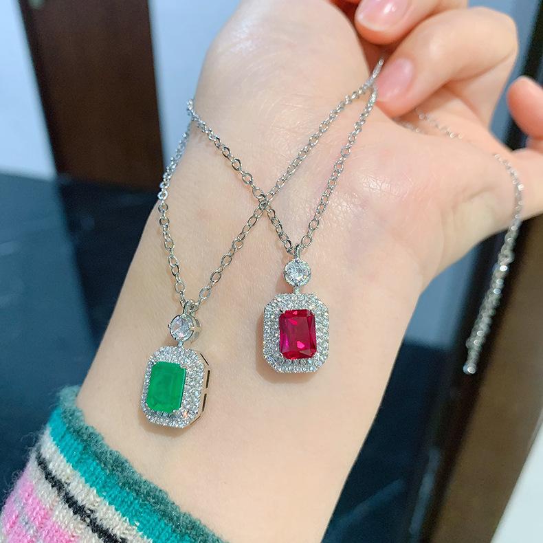 Retro Square Emerald Pendant Simulation Pigeon Blood Red Treasure Necklace Jewelry Accessories Set