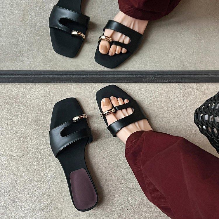 Design open-toed flats women's 2025 summer new metal buckle toe slippers French temperament sandals