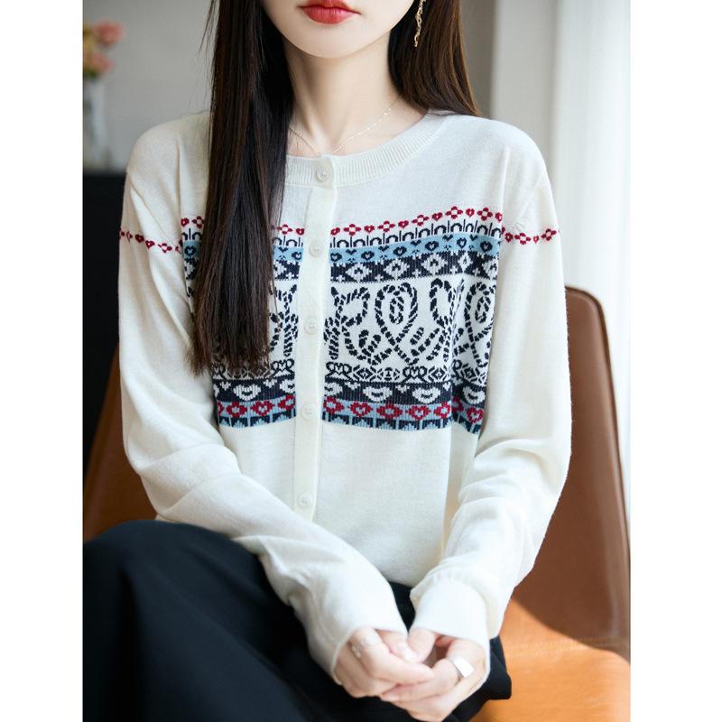 Worsted wool jacquard cardigan women's autumn and winter new small safflower knitted sweater jacket short loose and gentle wind sweater