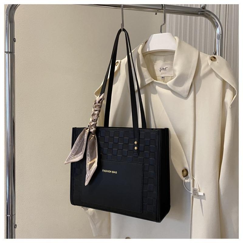 

Portable single shoulder armpit large capacity new trendy student bag square style fashion women s bag tote bag чёрный