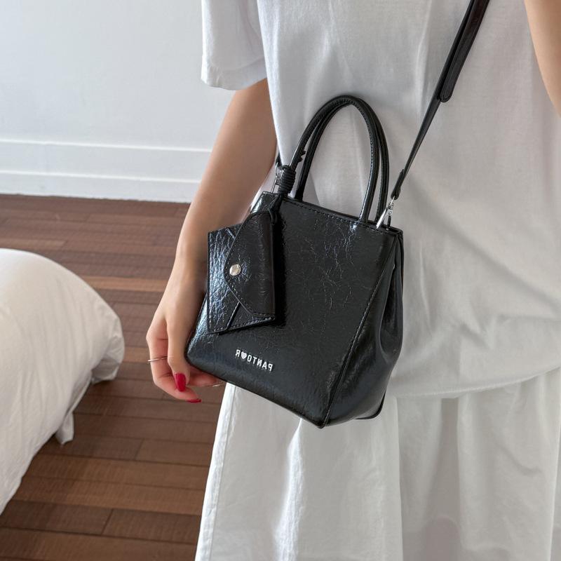 

Premium handbag small bag women s new simple small square bag versatile shoulder messenger mobile phone bag чёрный