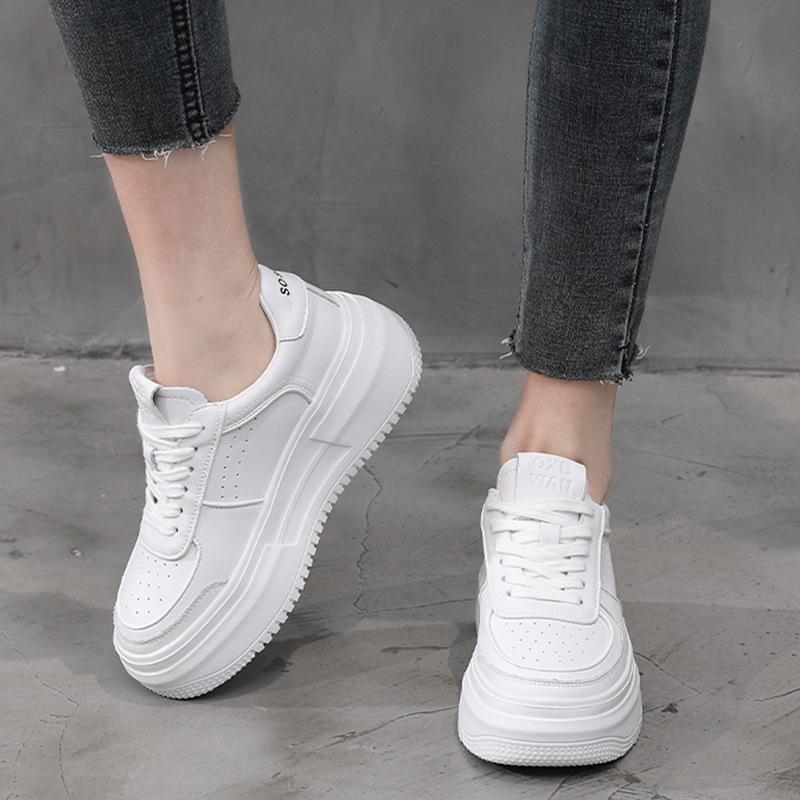 Dicksohlige kleine weiße Schuhe Damen Sport Frühling und Herbst Erhöhend Lässige Board-Schuhe Muffin Damenschuhe