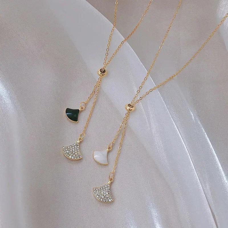 Fashionable Minimalist Ginkgo Leaf Necklace Women Niche Collarbone Chain Triangular Fan-shaped Diamond Pendant Neck Chain