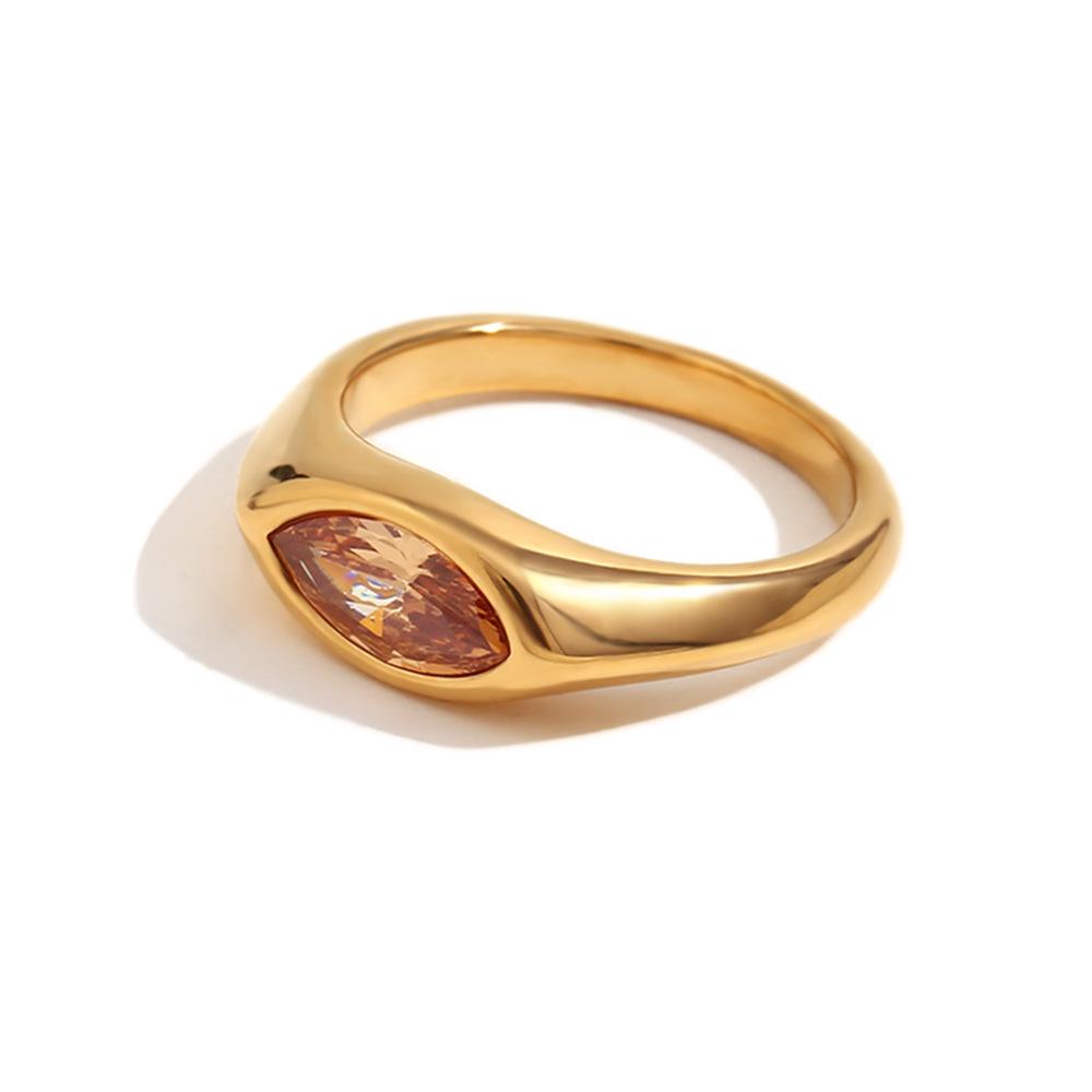 18K Gold-Plated Retro Heart-Shaped Ring with Emerald-Cut Zirconium and Diamond Inlays
