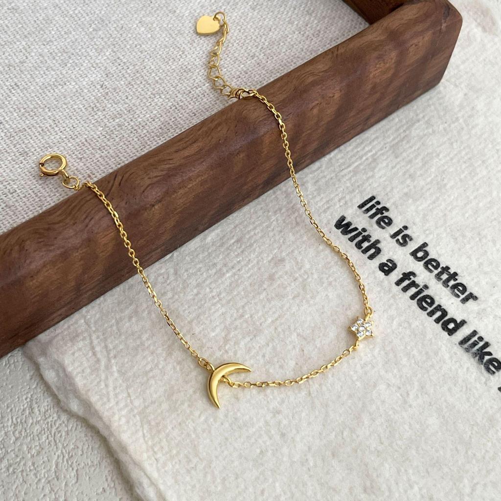 Armband van sterling zilver (S925) met sterren en maanmotief - Minimalistisch, hoogwaardig sieraad voor dames.
