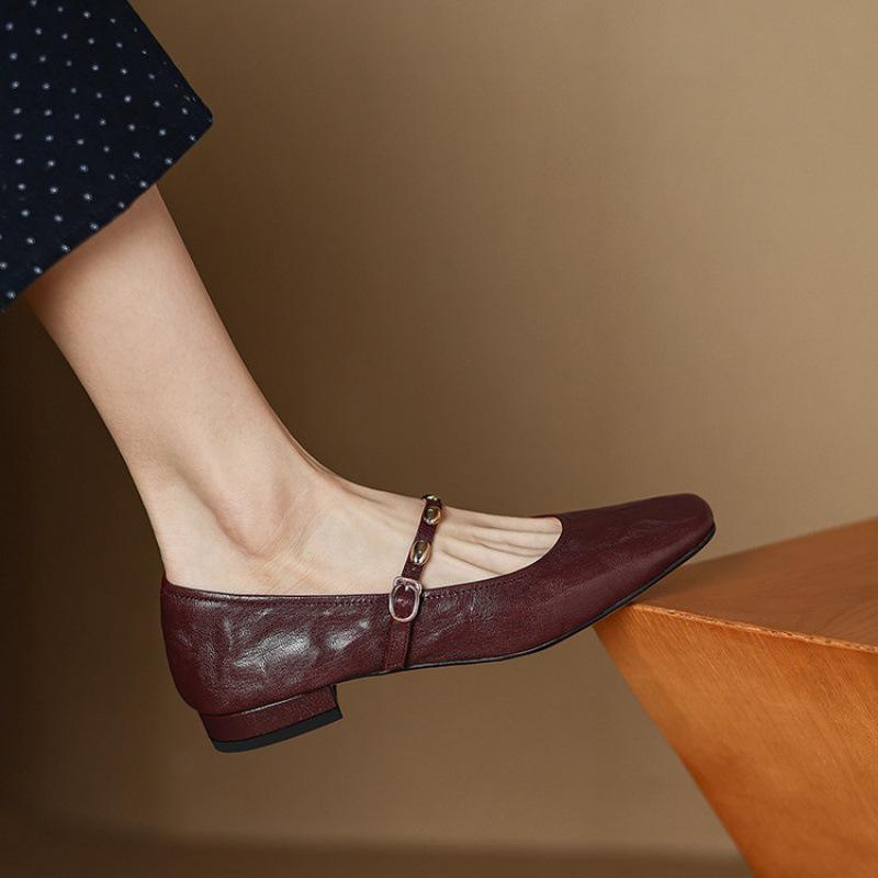 New women's casual single shoes beef tendon sole buckle low heel single shoes light mouth solid color leather large size shoes round head comfortable