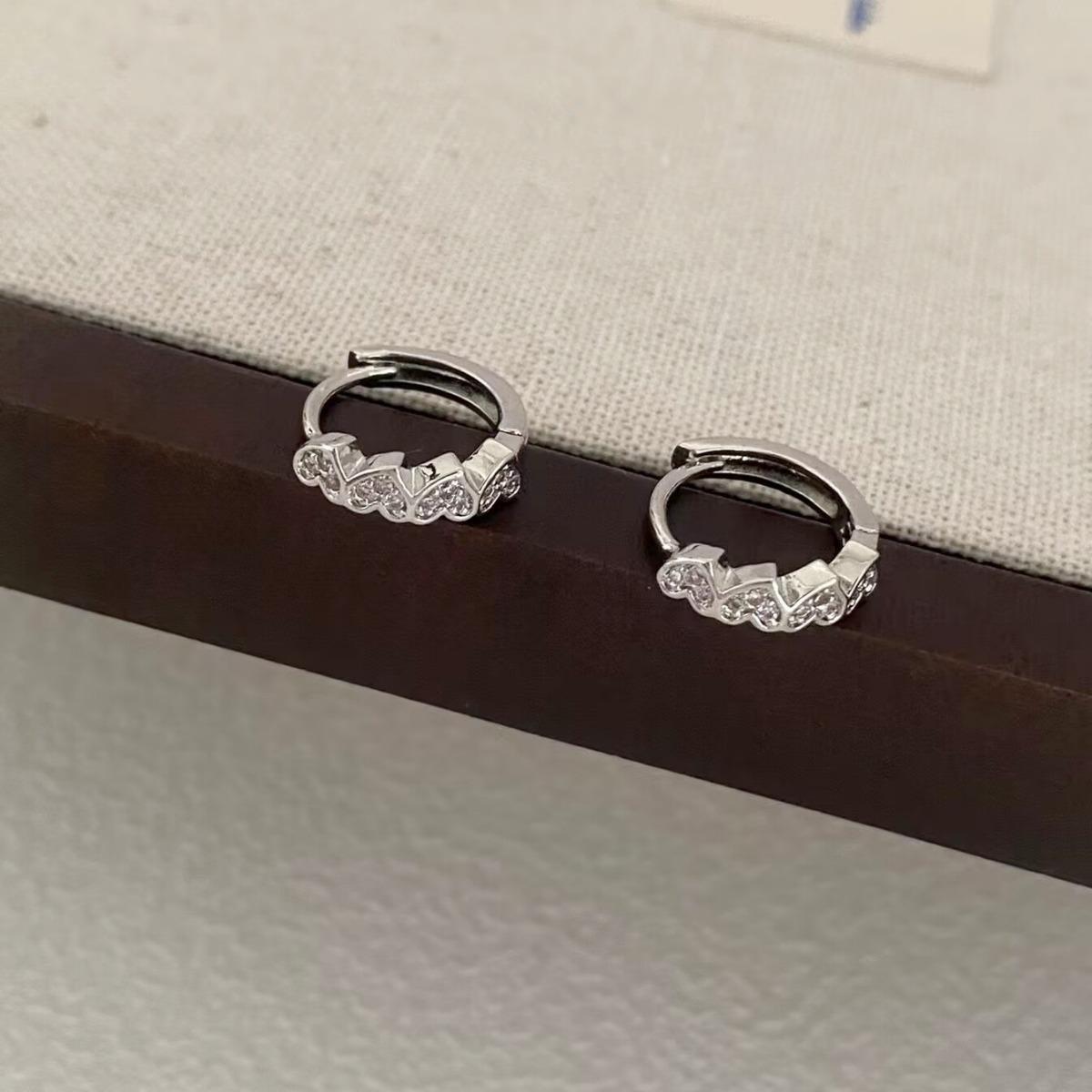 Exquisite Zircon Heart Stud Earrings: Light Luxury, High-End Fashion  Versatile Ear Accessories