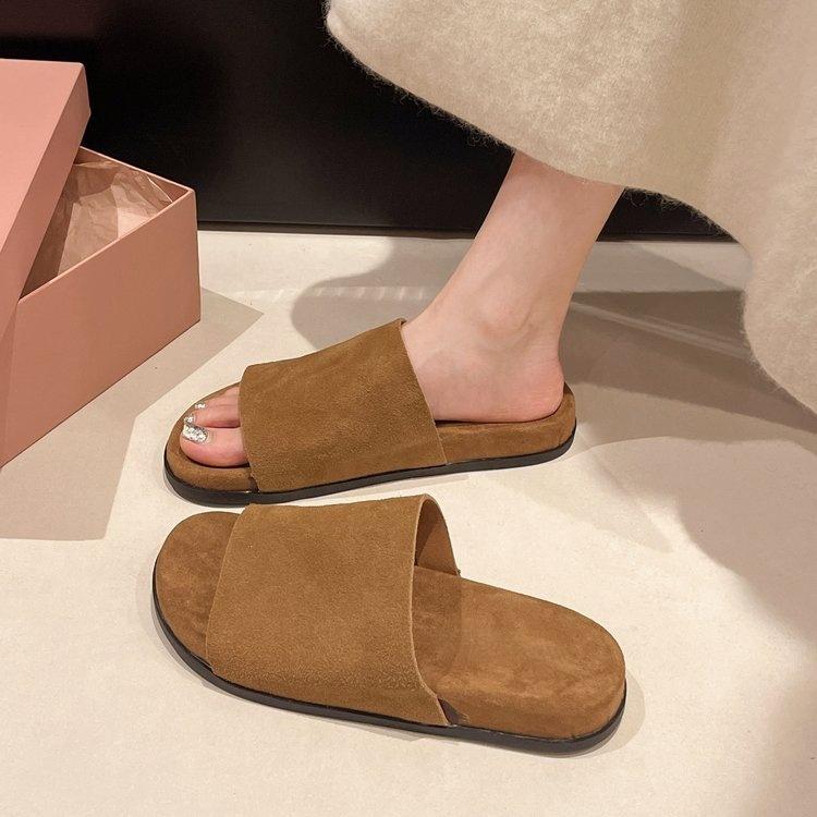 

Ретро-тапочки носят на улице, а новая осенняя мода очень удобна в носке.. Ленивые шлепанцы на толстой подошве одним словом 40 жёлтый