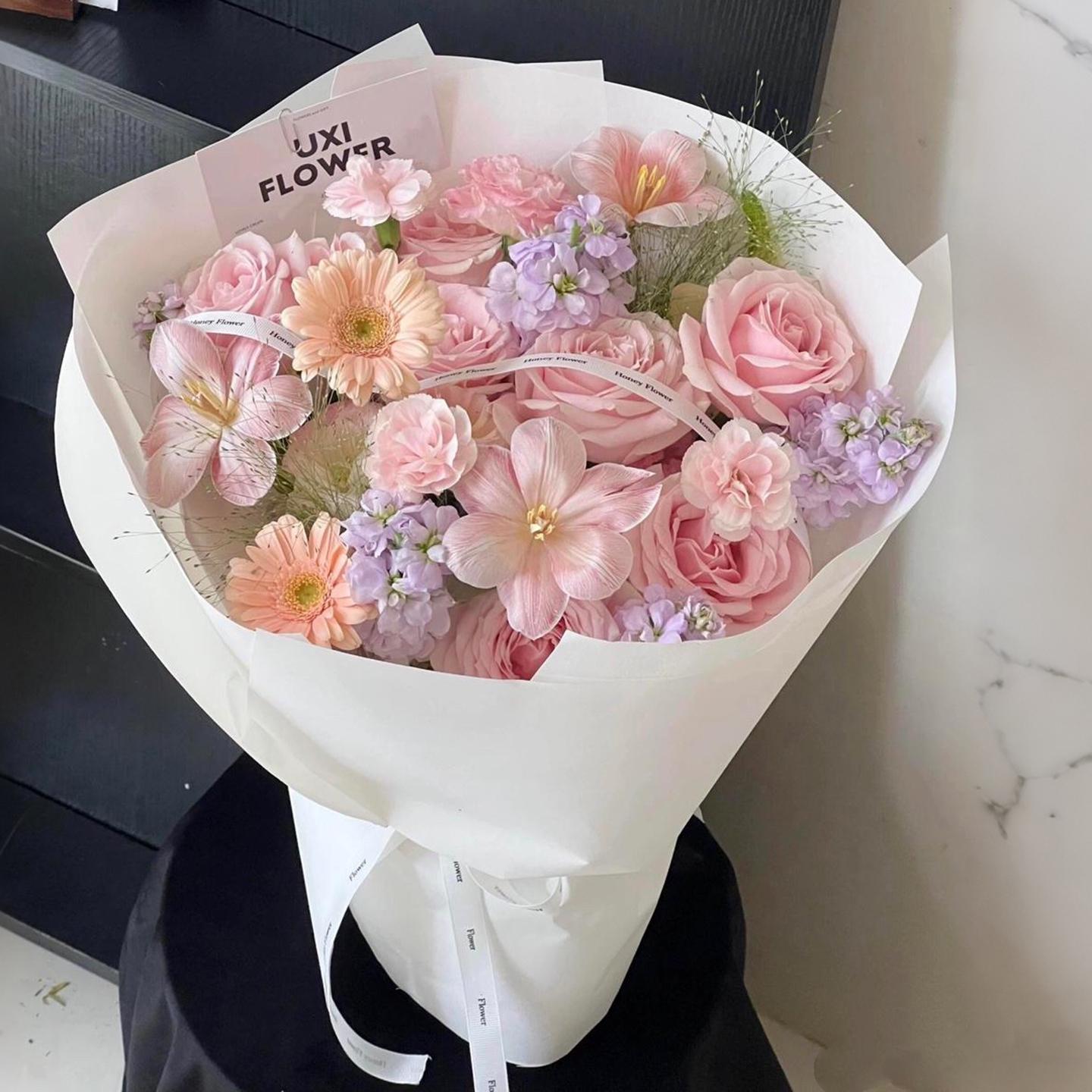 

Вічні троянди: Ніжний змішаний букет із мильних квітів - Ідеальний подарунок для дівчини або найкращої подруги