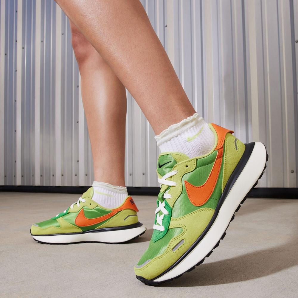 

Женские кроссовки Nike Phoenix Waffle FD2196 300 220