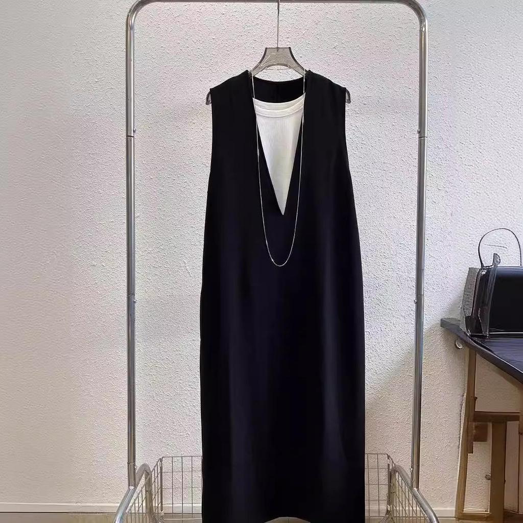 Nordic-Inspired Minimalist Acetate V-Neck Sleeveless Dress