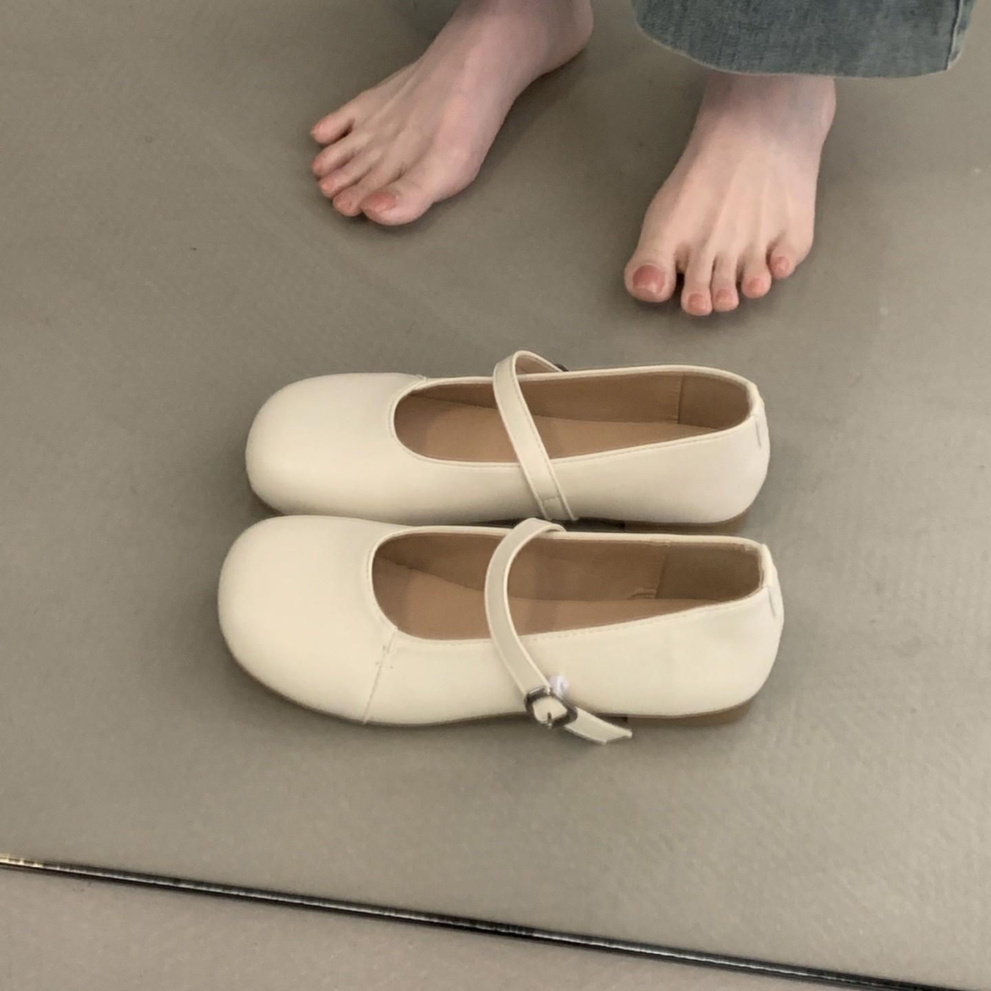 

French flat-soled single shoes women s 2025 new summer skirt Mary Jane small leather shoes Doudou shoes round head evening shoes 35